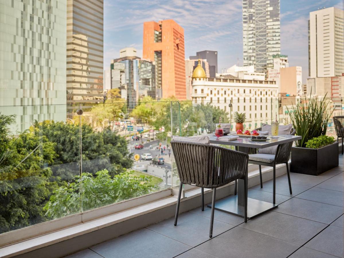 피에스타 아메리카나 레포르마 호텔 멕시코 시 외부 사진 The rooftop terrace at the Hotel Indigo San Diego