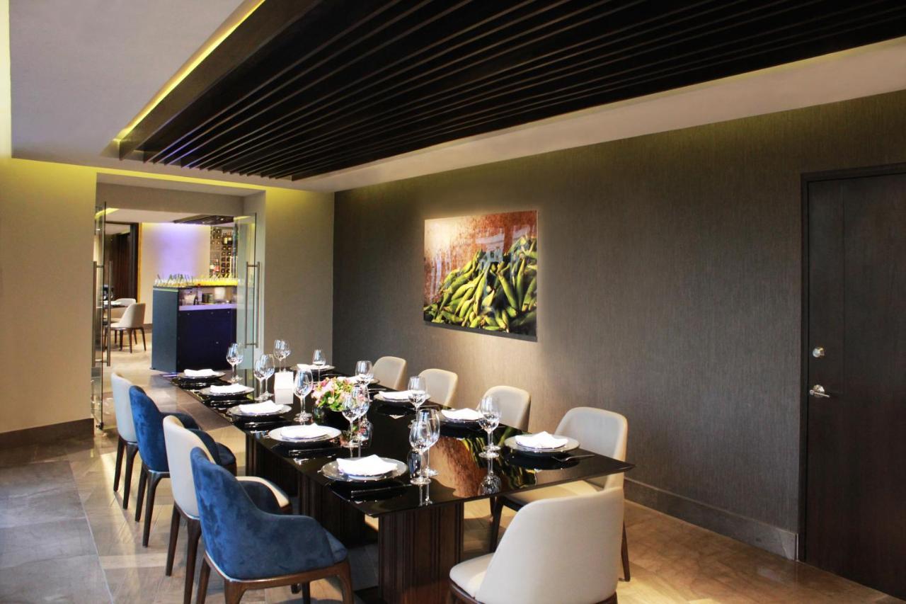 피에스타 아메리카나 레포르마 호텔 멕시코 시 외부 사진 A private dining room at the restaurant