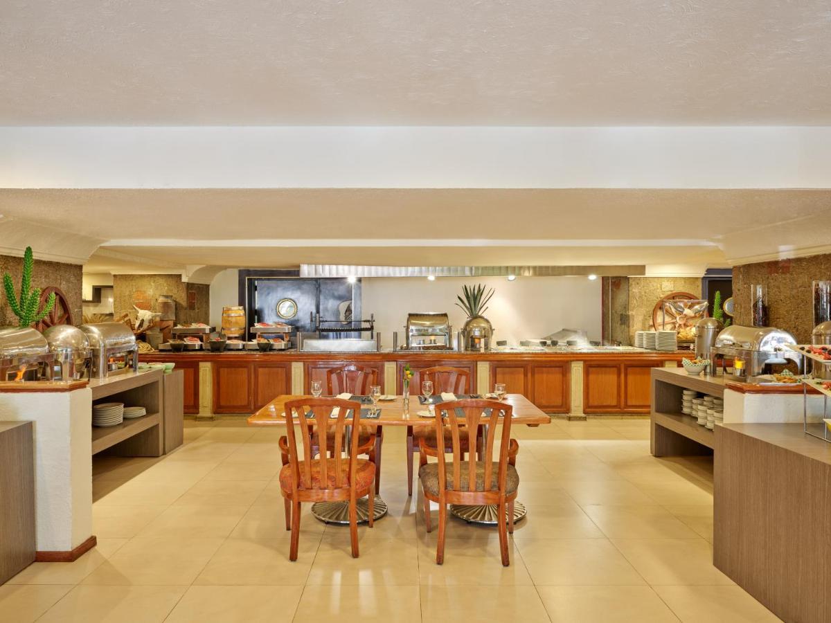 피에스타 아메리카나 레포르마 호텔 멕시코 시 외부 사진 The buffet at the hotel