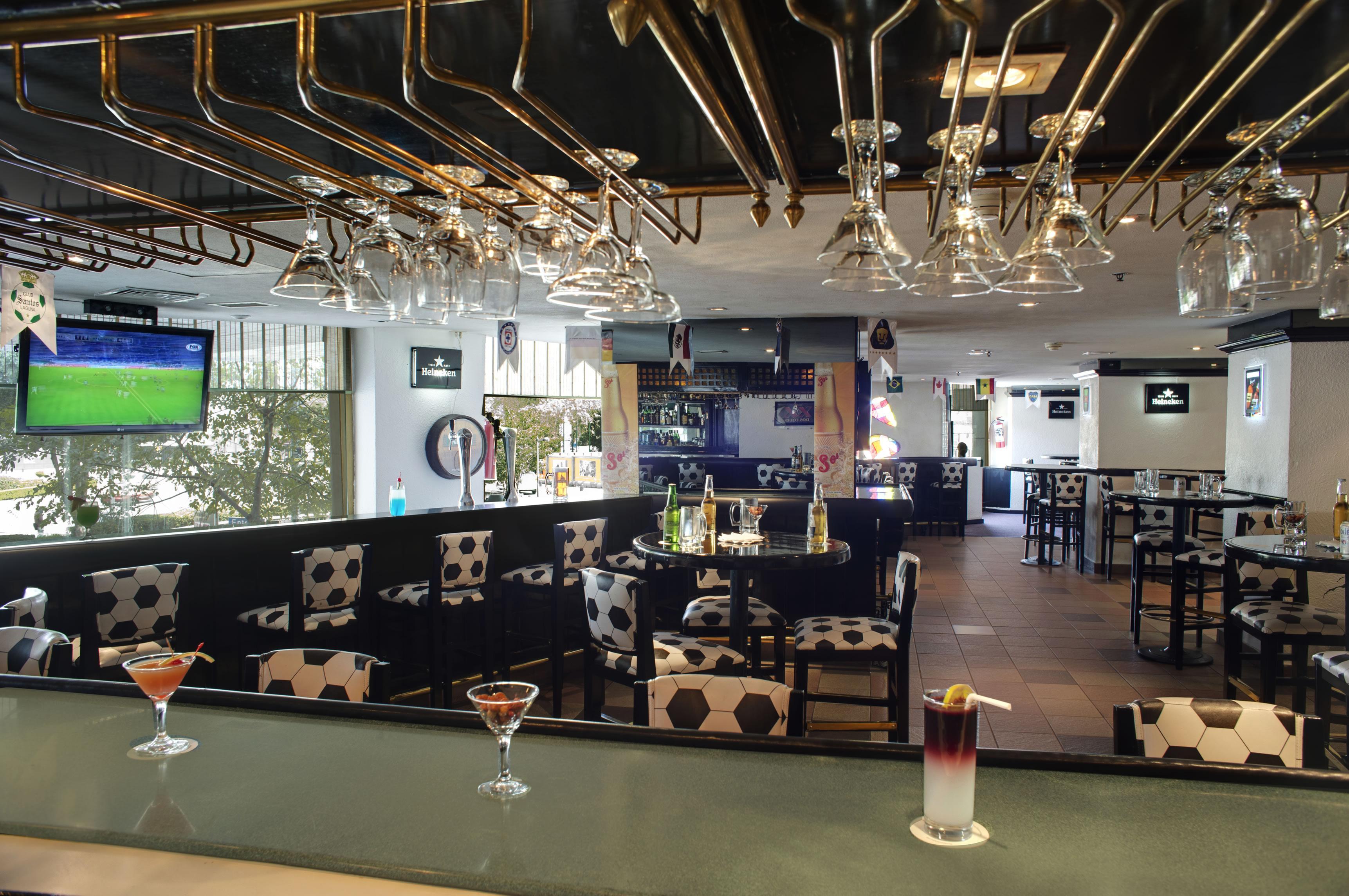 피에스타 아메리카나 레포르마 호텔 멕시코 시 외부 사진 The interior of the bar